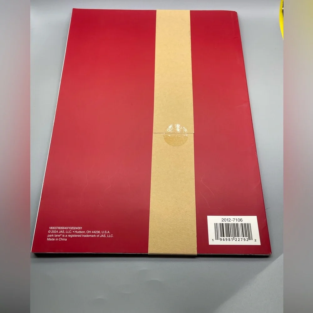Park Lane Holiday Wrapping Paper Book - Green and Cream